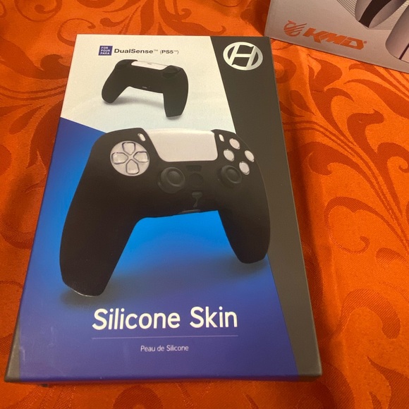 PS5 Controller Charger, PlayStation 5 Charger & 1 Silicone Controller Skin - Picture 3 of 12